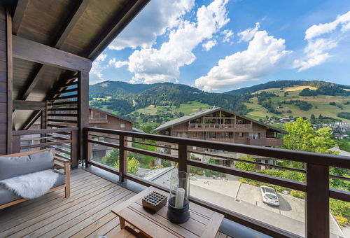 Located in the quiet Rochebrune area close to Megève village centre.
