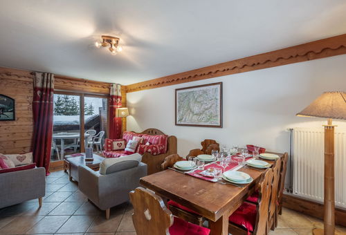 Situé aux pieds des pistes et des commerces de la station - Méribel Les...