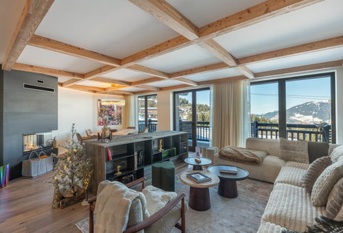 The ski slopes are at the foot of the residence with an access by the ski...