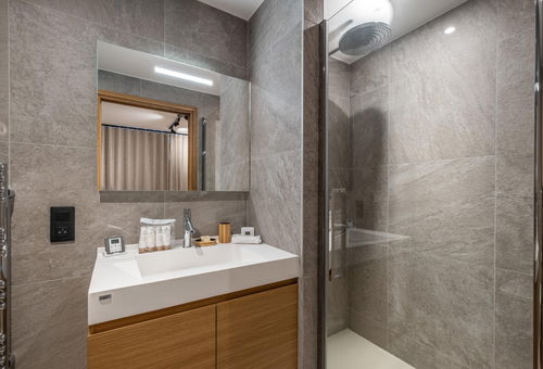 COURCHEVEL Moriond (1650) - Les Glaciers ARCELIN 1 is a spacious...