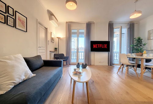 Beautiful apartment ideally located in the Carré d&#39;Or, 2 minutes from the...