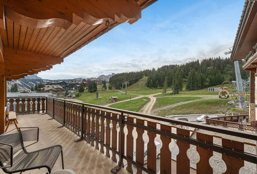 Contemporary apartment in the heart of Courchevel, facing the snow front -...