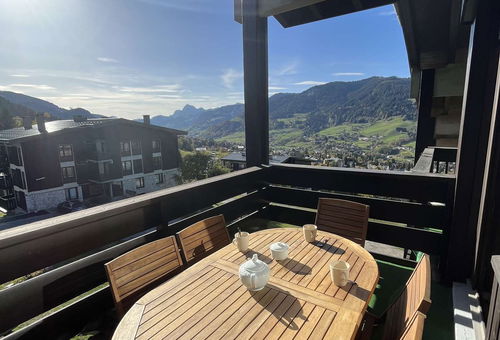 Studio Apartment + Mountain Corner, Sleeps 4, Megeve