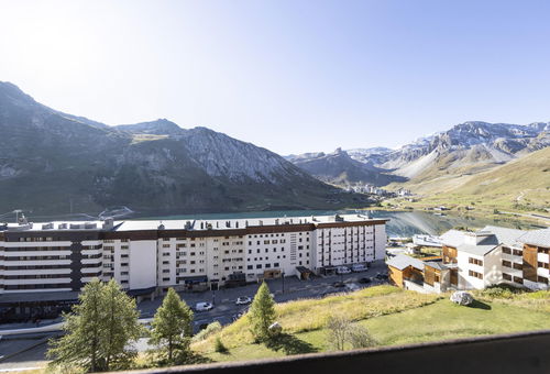 Apartment with lake view, ideally located at the foot of the slopes and close...