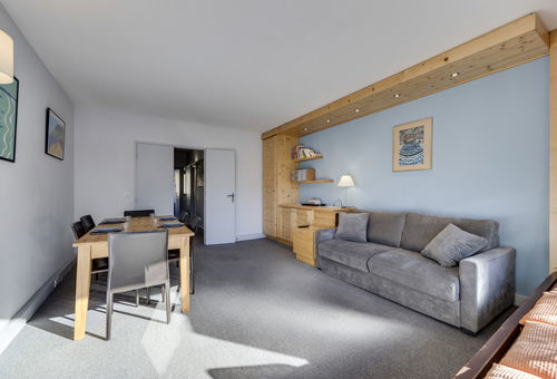 Apartment with lake view, ideally located at the foot of the slopes and close...