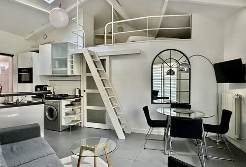 Between the market and the casino, 300m from the sea.