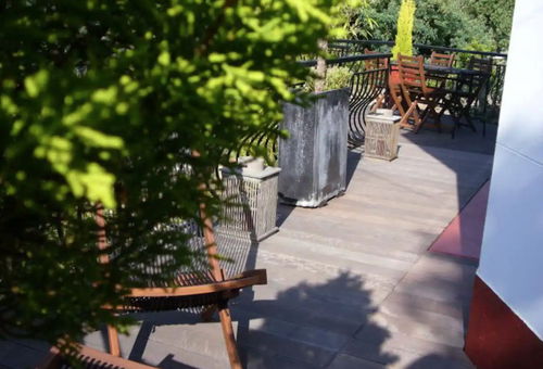 Entre le Marché et le Casino, à 300 m de la plage.