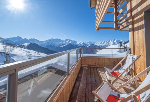 A privileged location close to the slopes and ski lifts.