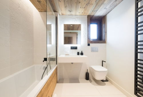 High end apartment, close to the slopes.