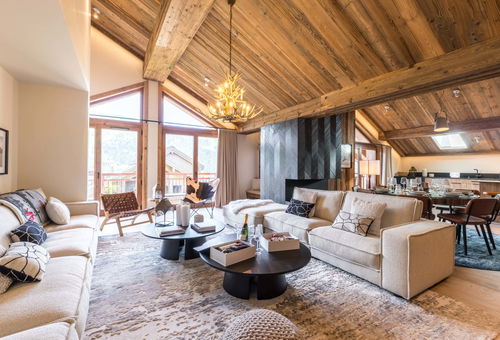 Very close to the slopes in the district of Belvedere.