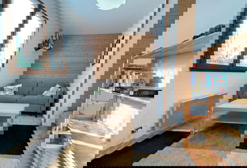 A 400m du départ des pistes de l'Aravet et à 400m du centre du vieux village...