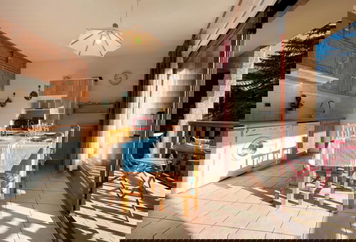 400m from the slopes of l'Aravet and 400m from the village centre.