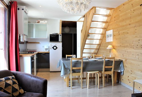 Risoul 1850 (05) – Resort center sector – Résidence Le Villaret...