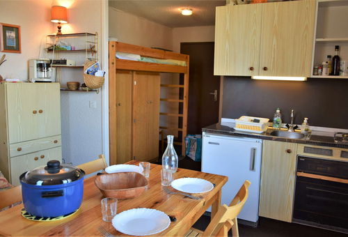 Risoul 1850 (05) – Lower resort area – Résidence Les Crêtes Apartment...