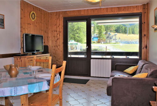 Risoul 1850 (05) – Snow Front sector – Le Laus residence Apartment 2...
