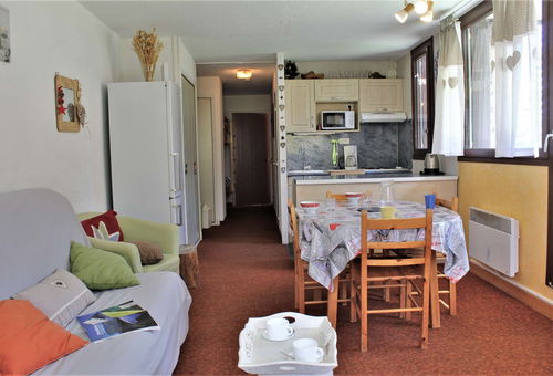 Risoul 1850 (05) – East sector – Residence L’Orée du bois Apartment 2...