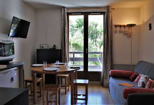 Risoul 1850 (05) – Lower resort area – Residence...
