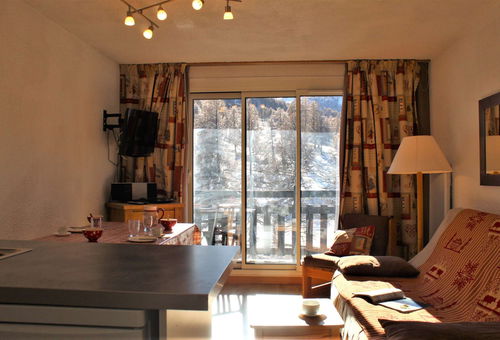 Risoul 1850 (05) – Snow Front Sector – Les Florins Residence...