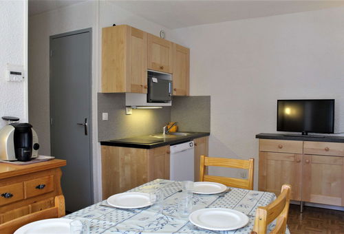 Risoul 1850 (05) – Lower resort area – Résidence les Airelles...