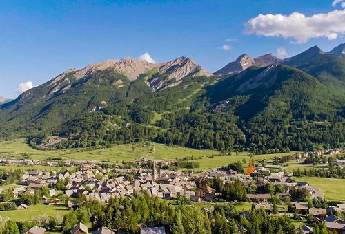 Le Monêtier les Bains (05) - Village center - Residence 
2 room mountain...