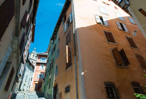 Briançon (05) - Cité Vauban - Appartement dans immeuble de caractère
3...