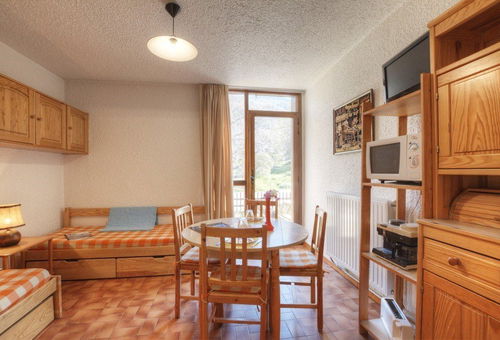 Chantemerle (05) - Eterlous - Appartement 14
Studio avec terrasse -15m²...