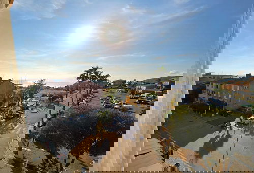 This stylish, tastefully decorated apartment will seduce you with its lovely...