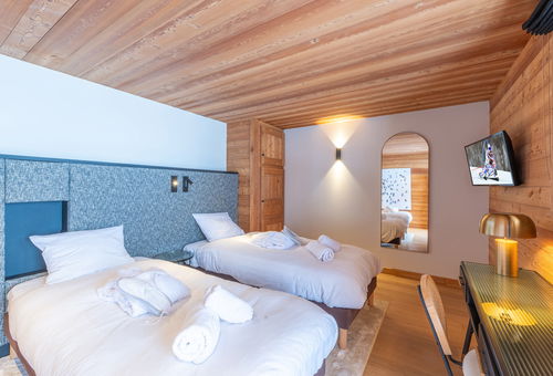 Magnificent chalet at the foot of the slopes with sauna and jacuzzi - Alpe...