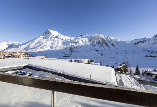 TIGNES LE LAC The Combe Folle B1 apartment is located on the  floor of the...