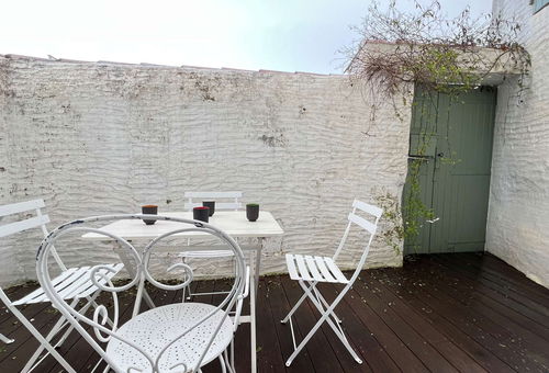 Maison de village avec cours dans le village prisé de La Couarde sur Mer.