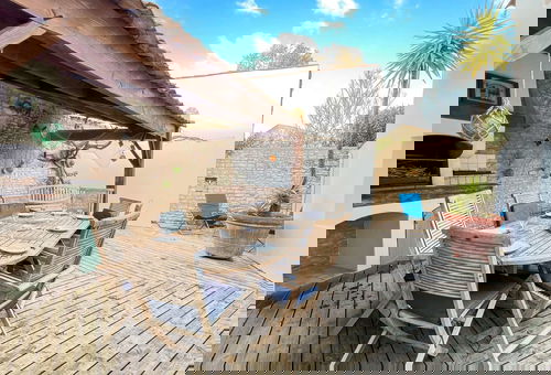 Charming villa in the center of Couarde with courtyard