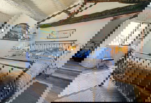 Charming villa in the center of Couarde with courtyard