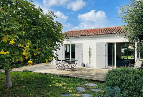Haus Mit Einem Schönen Garten, 15 Minuten Zu Fuß Vom Strand Entfernt - Le...