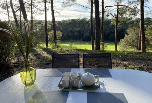 The Domaine du Golf residence, formerly , offers many services: a large...