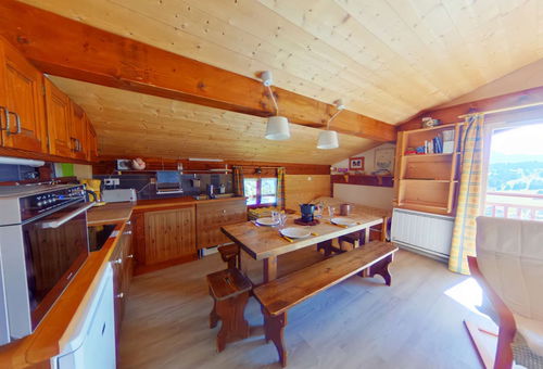 Apartment close to the resort centre and a blue run to the Carrets car park -...