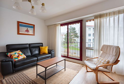 Beautiful apartment with balcony 10 minutes walk from the town centre and the...
