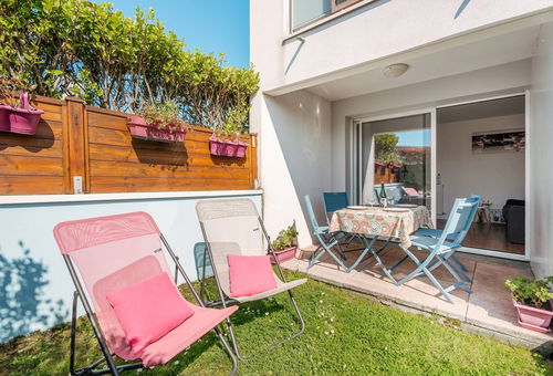 Carnac, in the village shops closeby, beautifull 2-room apartment