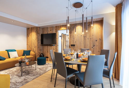 Four rooms of 80m2 which can accommodate 8 people On the ground floor of the...