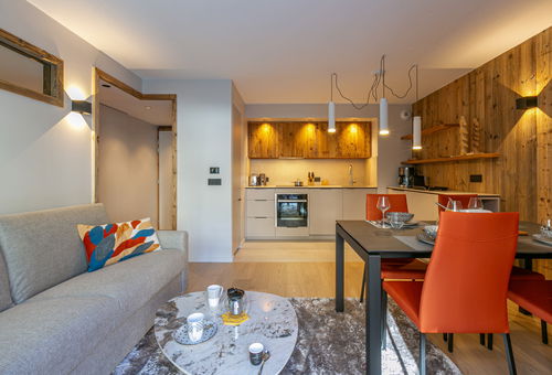 3 rooms of 45m2 which can accommodate 4 people On the 1st floor of the...