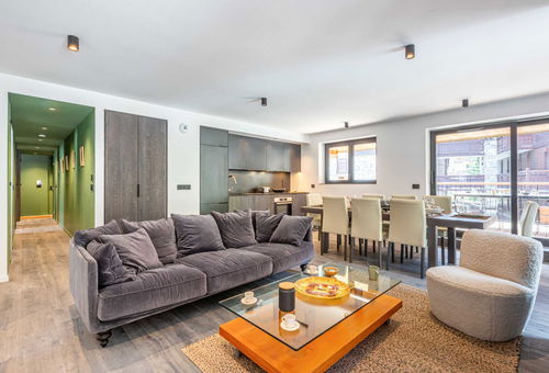 Ski-in/Ski-out apartment with a large south facing terrace with view onto the...