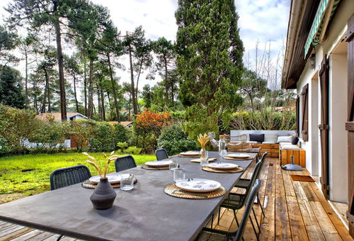 Located in a peaceful residential area, this contemporary villa...