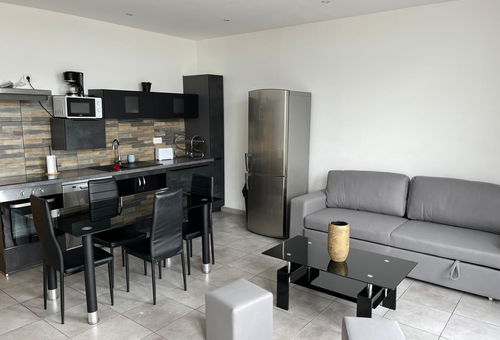 Charming 2 rooms flat with sea view