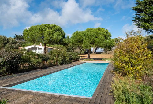 Maison d'architecte vue mer et accès plage direct.