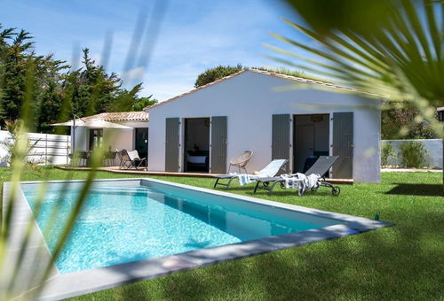 In the authentic district of Grenettes where families and surfers meet.