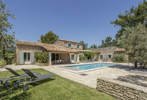 Joli mas de en pierre avec piscine avec une vue exceptionnelle sur le village...