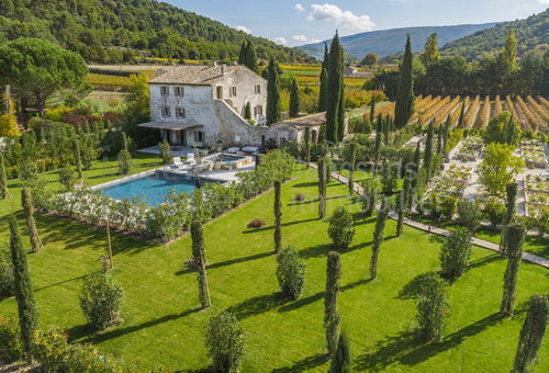 Magnifique demeure raffinée avec piscine et jardin paysagé dans le charmant...