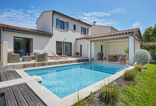 Maison de vacances avec piscine et boulodrome en surplomb du village d'Oppède