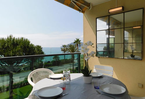 Spacious 2-bedroom apartment in Egée residence with parking and air conditi