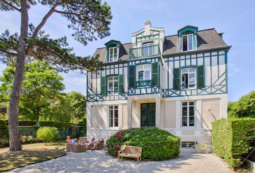 Charming accommodation in Deauville, next to the beach.