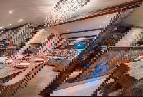 Ideally located in the center of the resort, this mountain-style apartment...